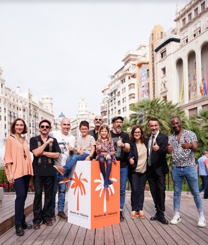 En temporada baja': una comedia sobre el drama de vivir en un 